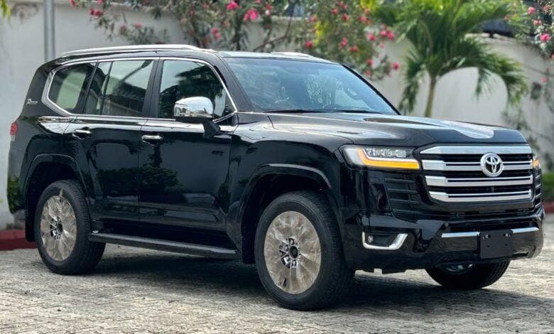 Toyota Land Cruiser LC300 (VX-R Twin Turbo)
